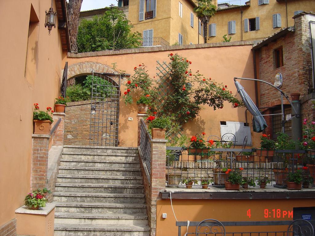 Hotel Alma Domus Siena Exterior foto