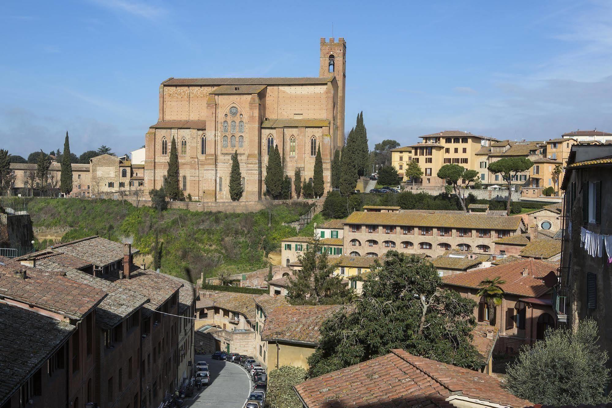 Hotel Alma Domus Siena Exterior foto